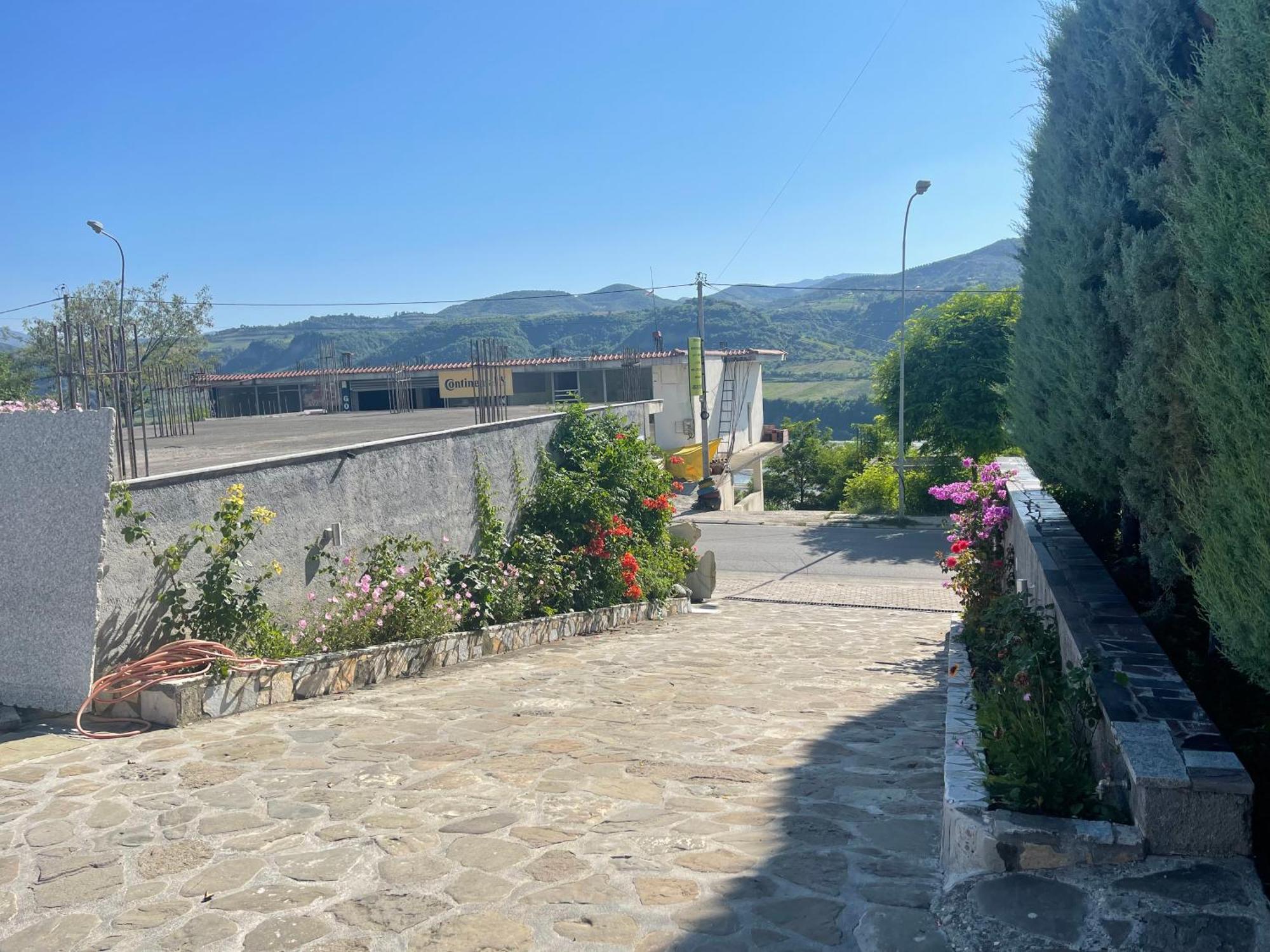 Latifi Hotel Gramsh