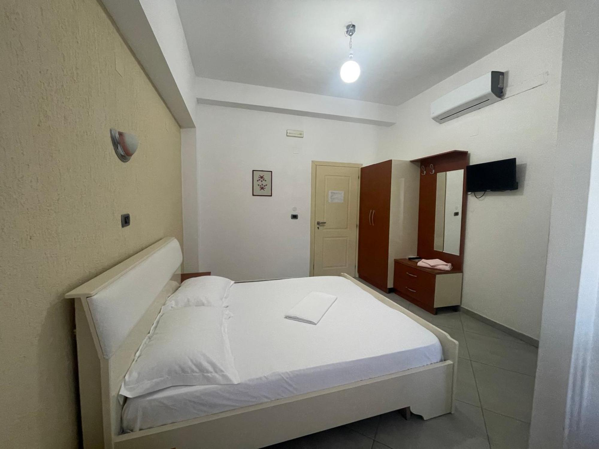 Latifi Hotel *