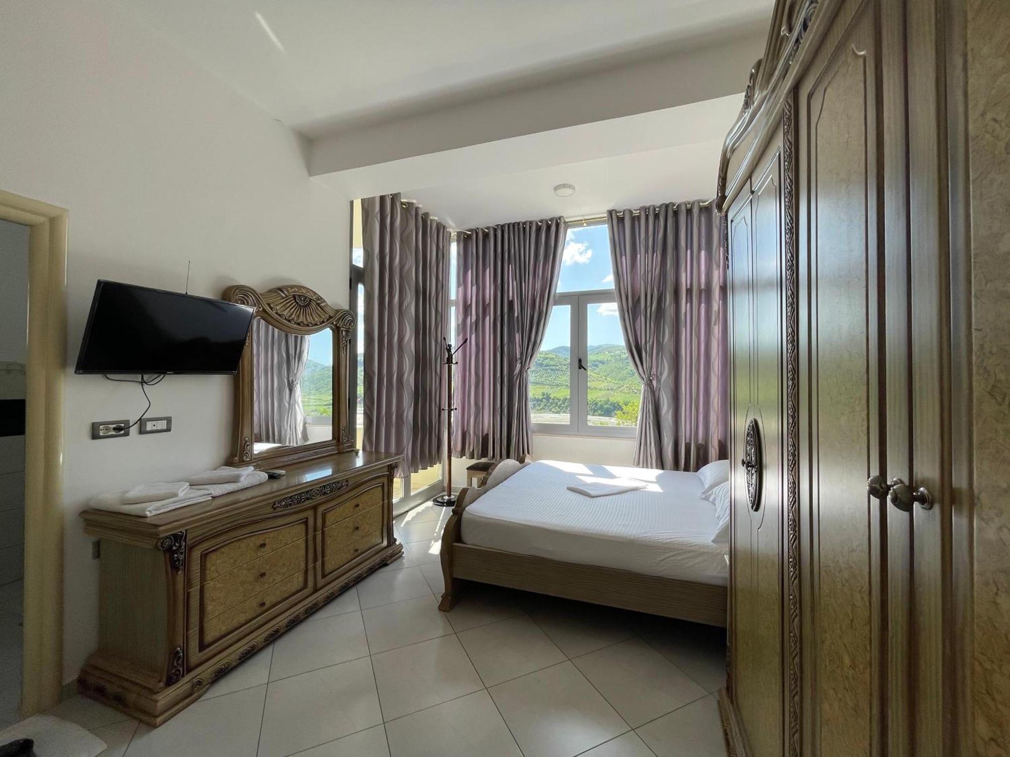 Hotel Latifi